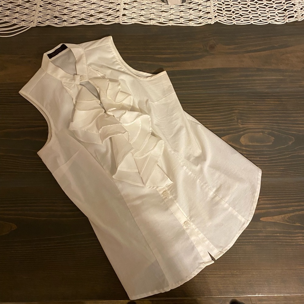 The Limited. White Ruffle Front Detail Sleeveless Blouse. Size XS.